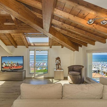 فيلا Attico Panoramico Fronte Mare ليدو دي كامايوري المظهر الخارجي الصورة